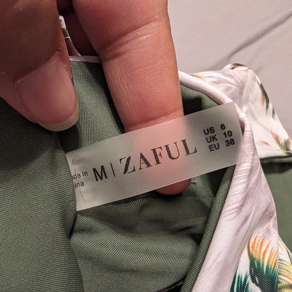 Cute bikini - Picture 6 of 8